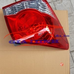 Đèn hậu miếng ngoài trái Chevrolet Cruze