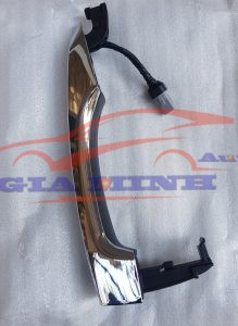 Tay mở cửa ngoài trước trái Hyundai Tucson