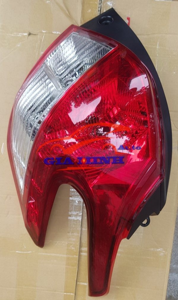 đèn hậu phải toyota yaris