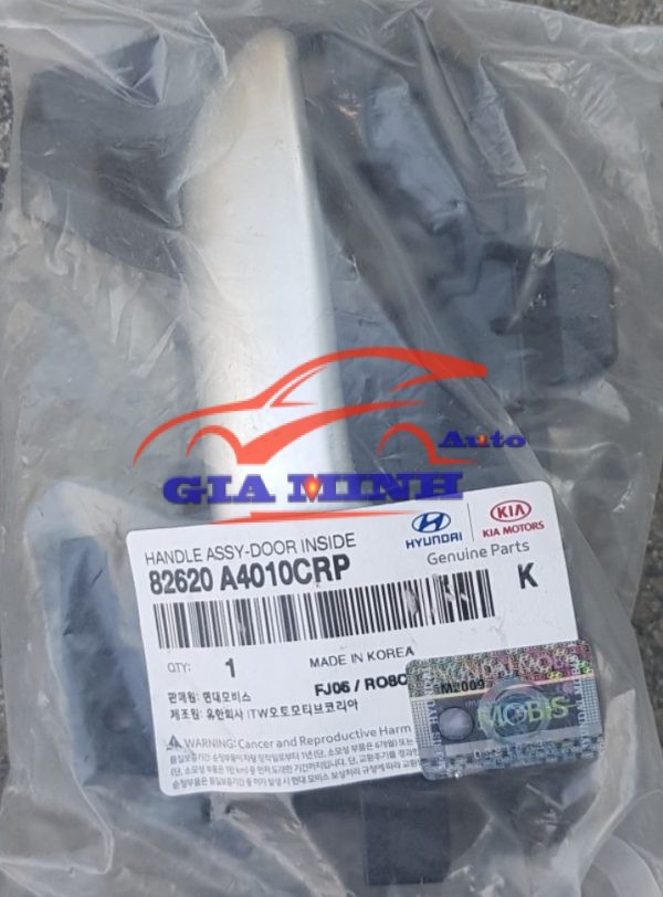 tay mở cửa trong phải kia carens