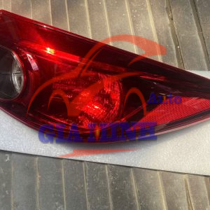 ĐÈN HẬU MIẾNG NGOÀI PHẢI MAZDA 3