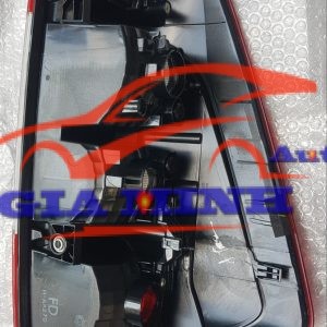 đèn hậu phải nissan navara