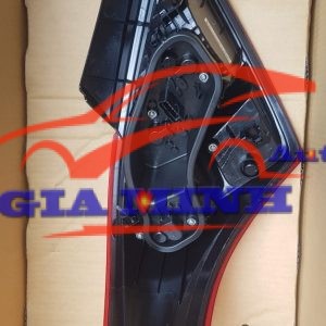 đèn hậu phải nissan sunny