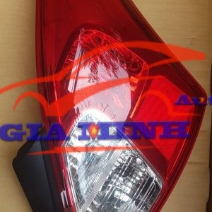 đèn hậu phải nissan sunny