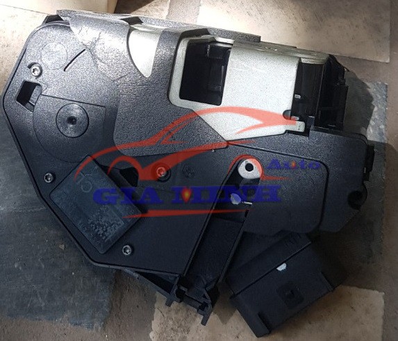 ổ ngậm khóa cửa trước ford focus 2013