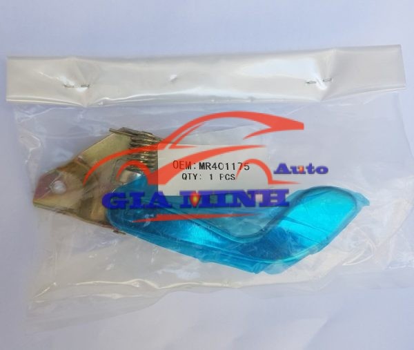 tay mở cửa trong mitsubishi jolie