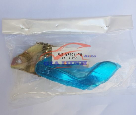 tay mở cửa trong mitsubishi jolie