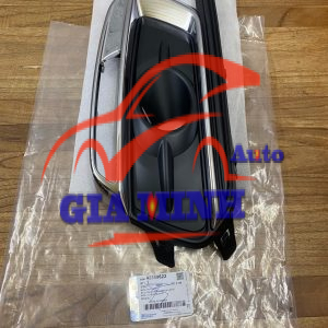 ỐP ĐÈN GẦM PHẢI CÓ LỖ ĐÈN LED NẸP XI CHEVROLET CRUZE 2016 - 2018