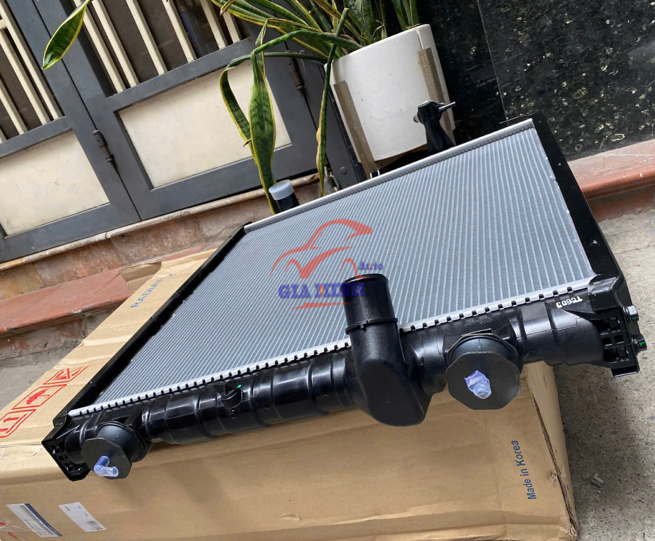 KÉT NƯỚC HYUNDAI MIGHTY EX8 - Phụ tùng ô tô chính hãng