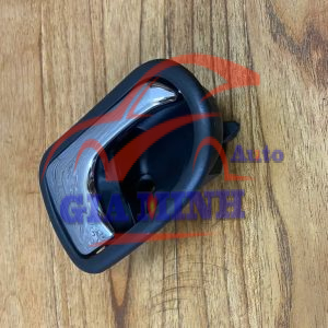 TAY MỞ CỬA TRONG PHẢI FORD LASER