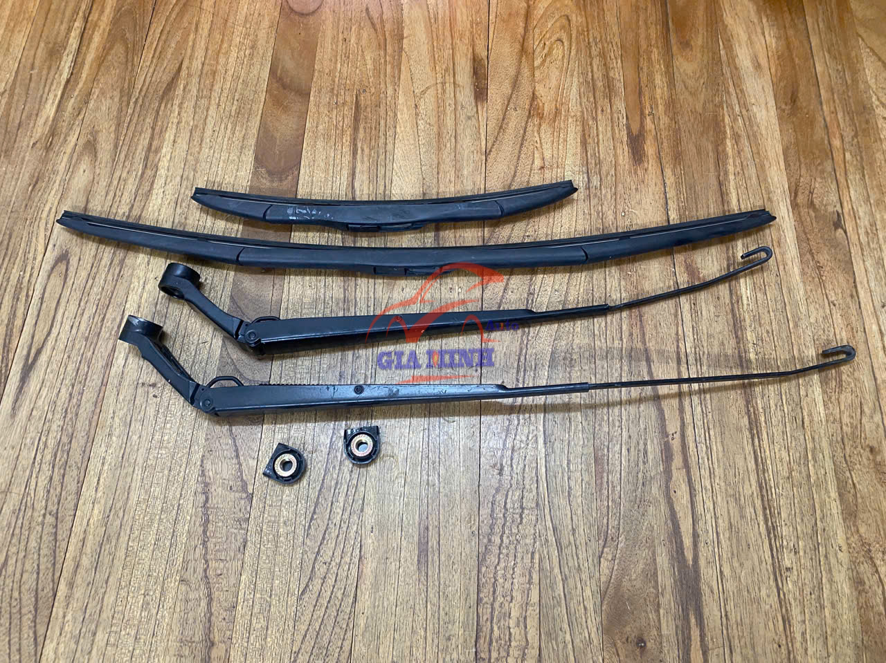 BỘ CẦN GẠT MƯA TOYOTA YARIS HATCHBACK 2016