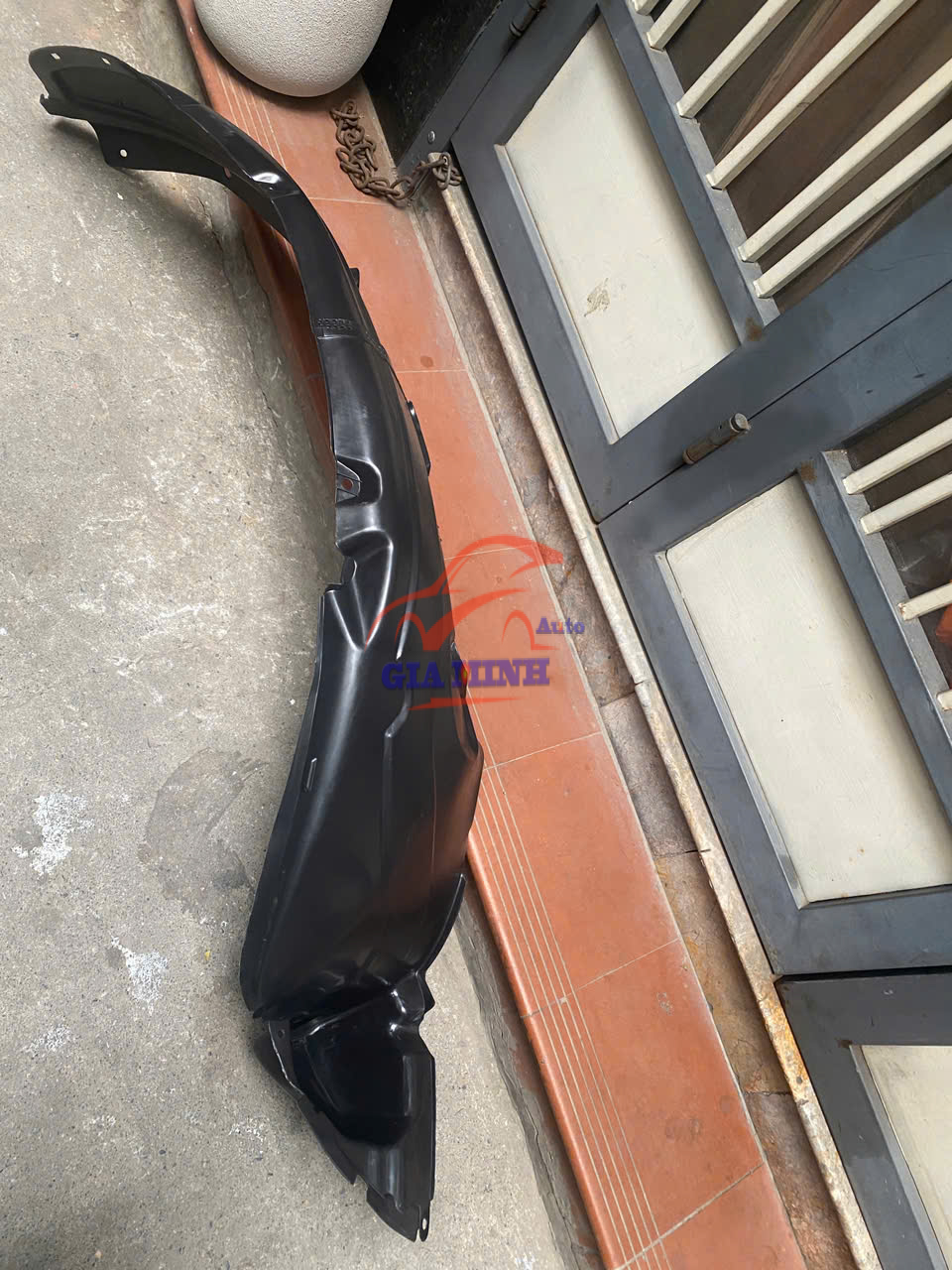 CHẮN BÙN LÒNG DÈ TRƯỚC PHẢI HYUNDAI SANTAFE